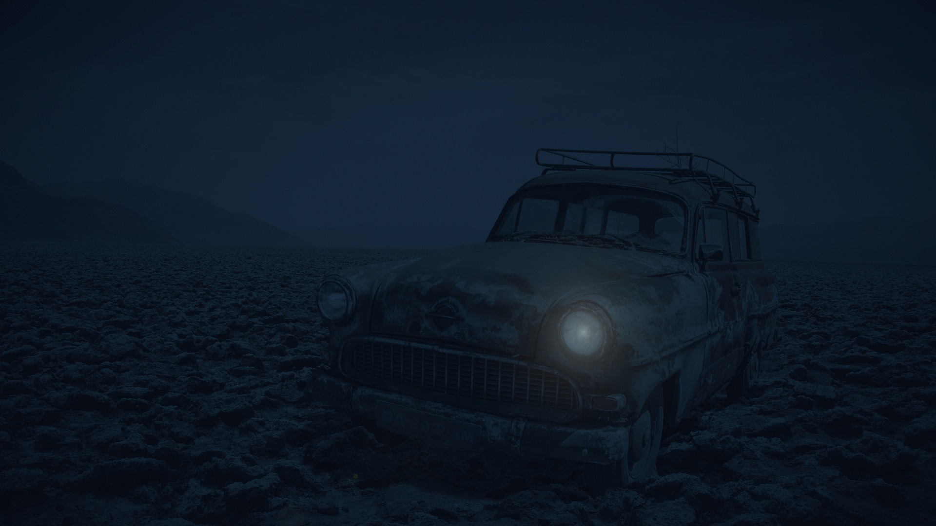 A car is hardly to be seen in the dark, because only one headlight is shining
