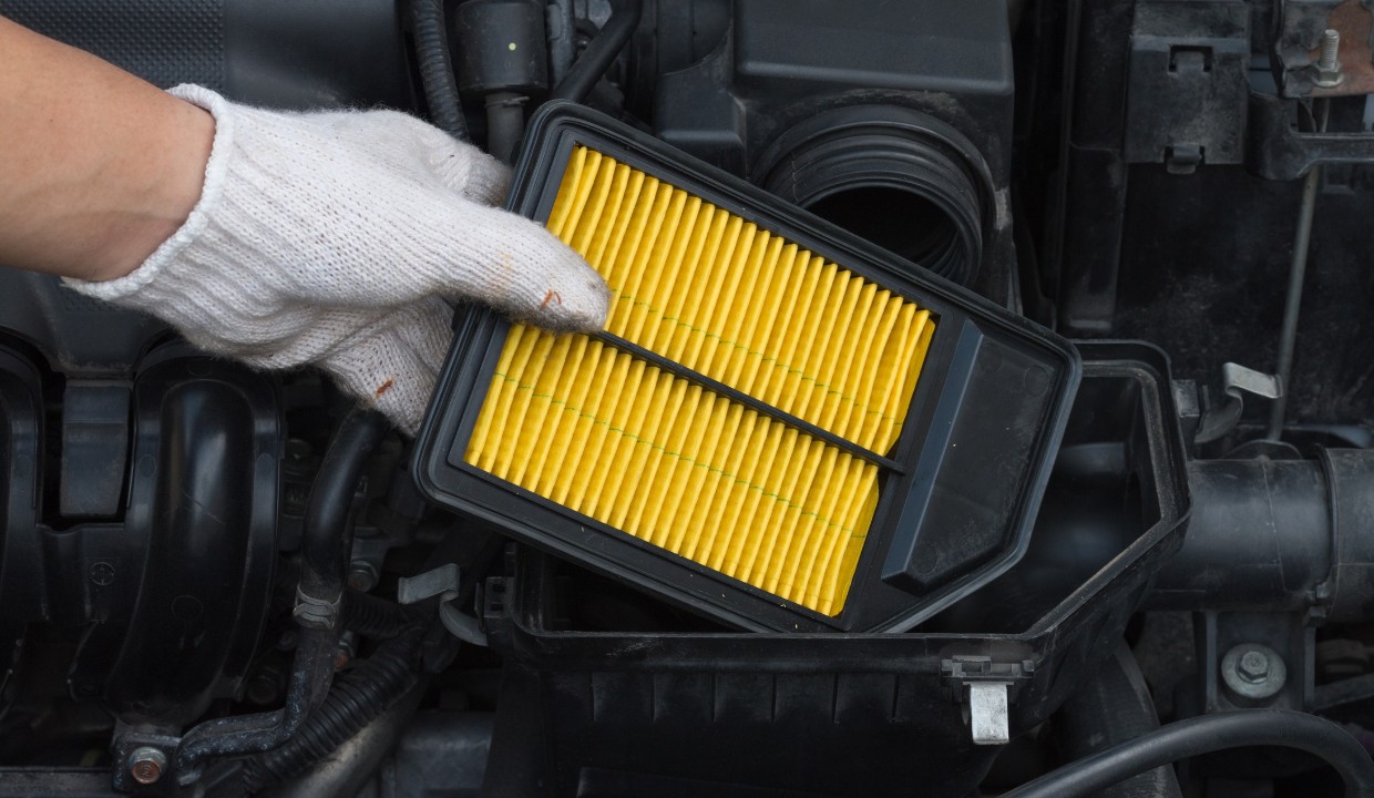 Luftfilter für Dein Auto wechseln – einfacher Filterwechsel im Motorraum