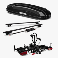 Zu sehen sind Dachträger, Fahrradträger und eine Dachbox